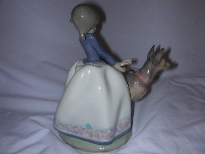 Lladro not So Fast 1533 Mint Dog Pulling Girl