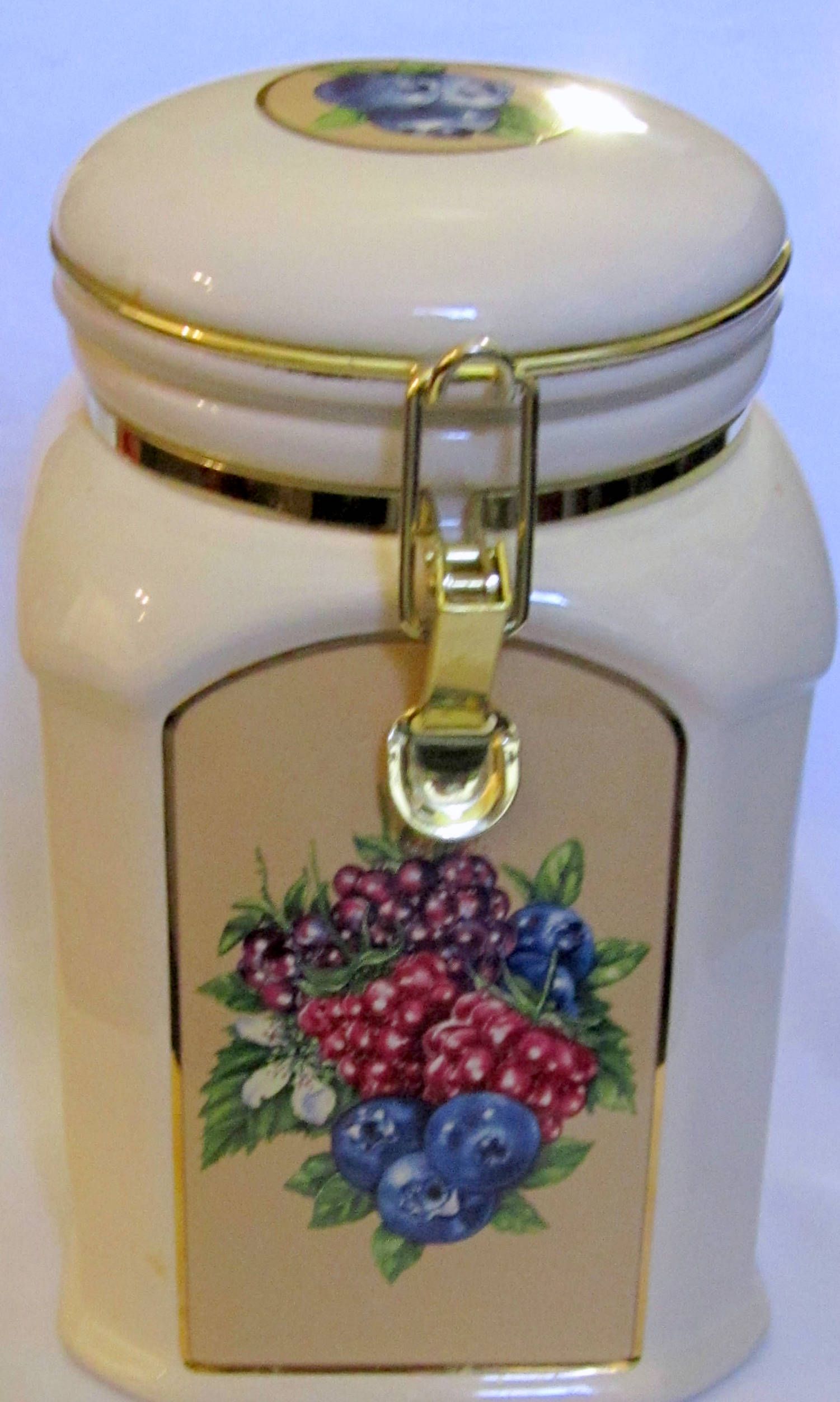 Blueberry Raspberry Ceramic Cookie Jar Lock Top KNOTTS BERRY Farms