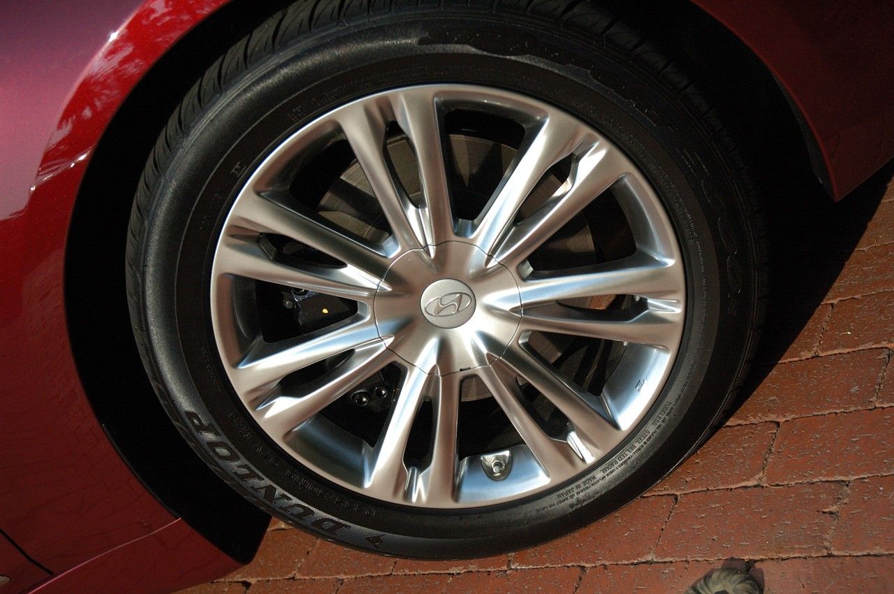 Hyundai Genesis Sedan Center Cap Wheel Cover Silver for 18 Wheel Rim