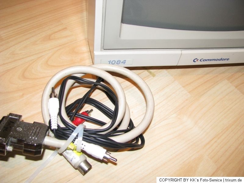 Commodore Monitor 1084 + Anschlußkabel für AMIGA Computer 500 600