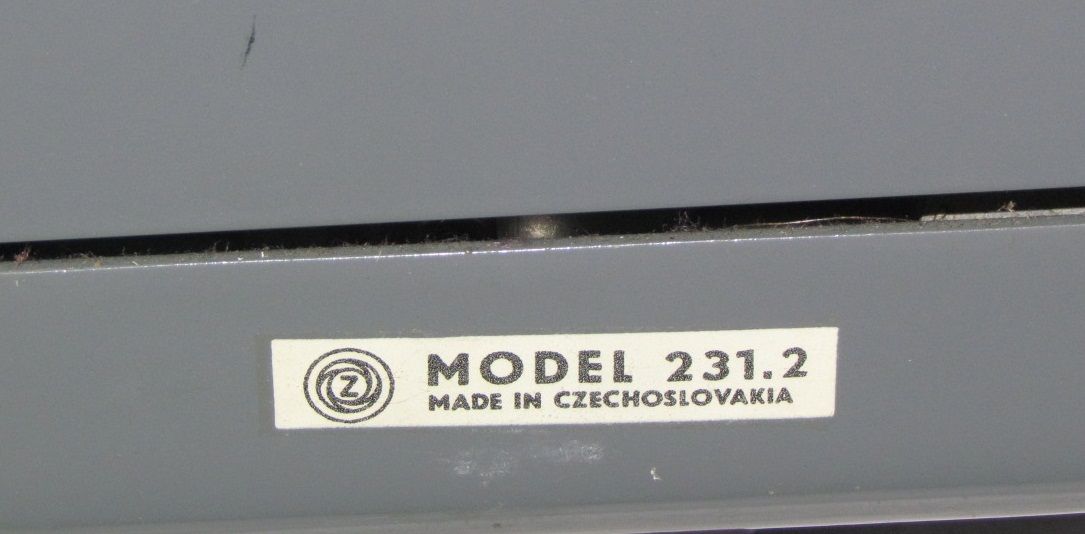Mechanische Schreibmaschine Consul Model 231.2 hergestellt in