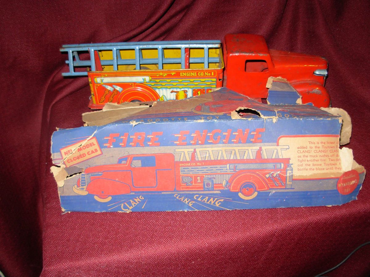 Wyandotte Toys Pressed Steel Fire Engine Co No 1 Truck Ladders w BOX